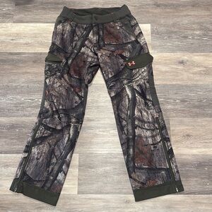 Women’s medium under armour camo pants